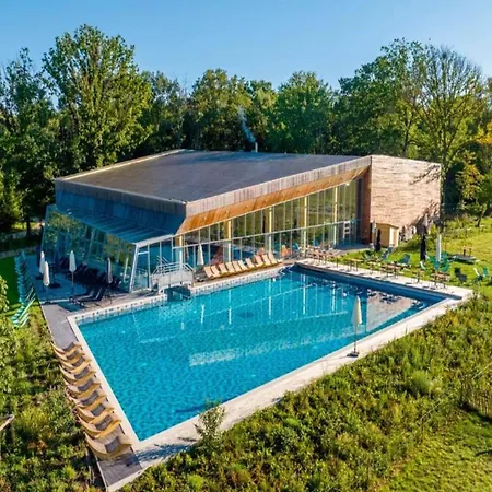 Dom wakacyjny Spacious Getaway With Nature Antoing