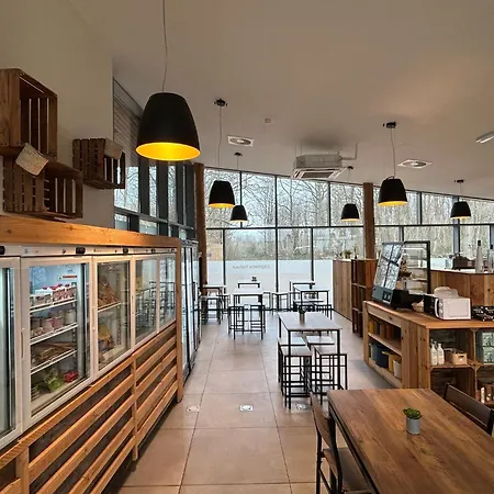 Spacious Getaway With Nature