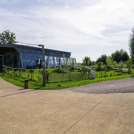 Spacious Getaway With Nature