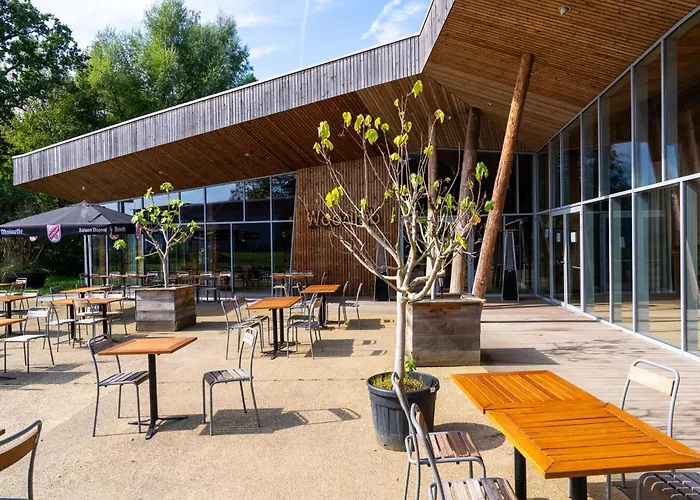 Spacious Getaway With Nature Hébergement de vacances