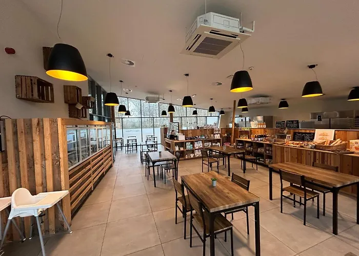 Spacious Getaway With Nature