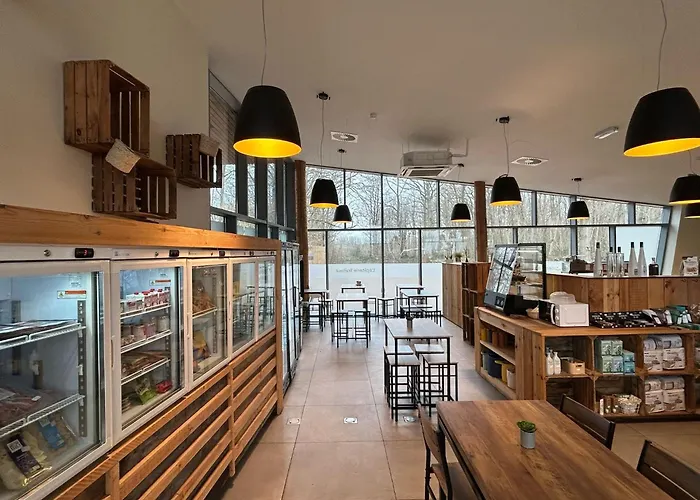 Spacious Getaway With Nature